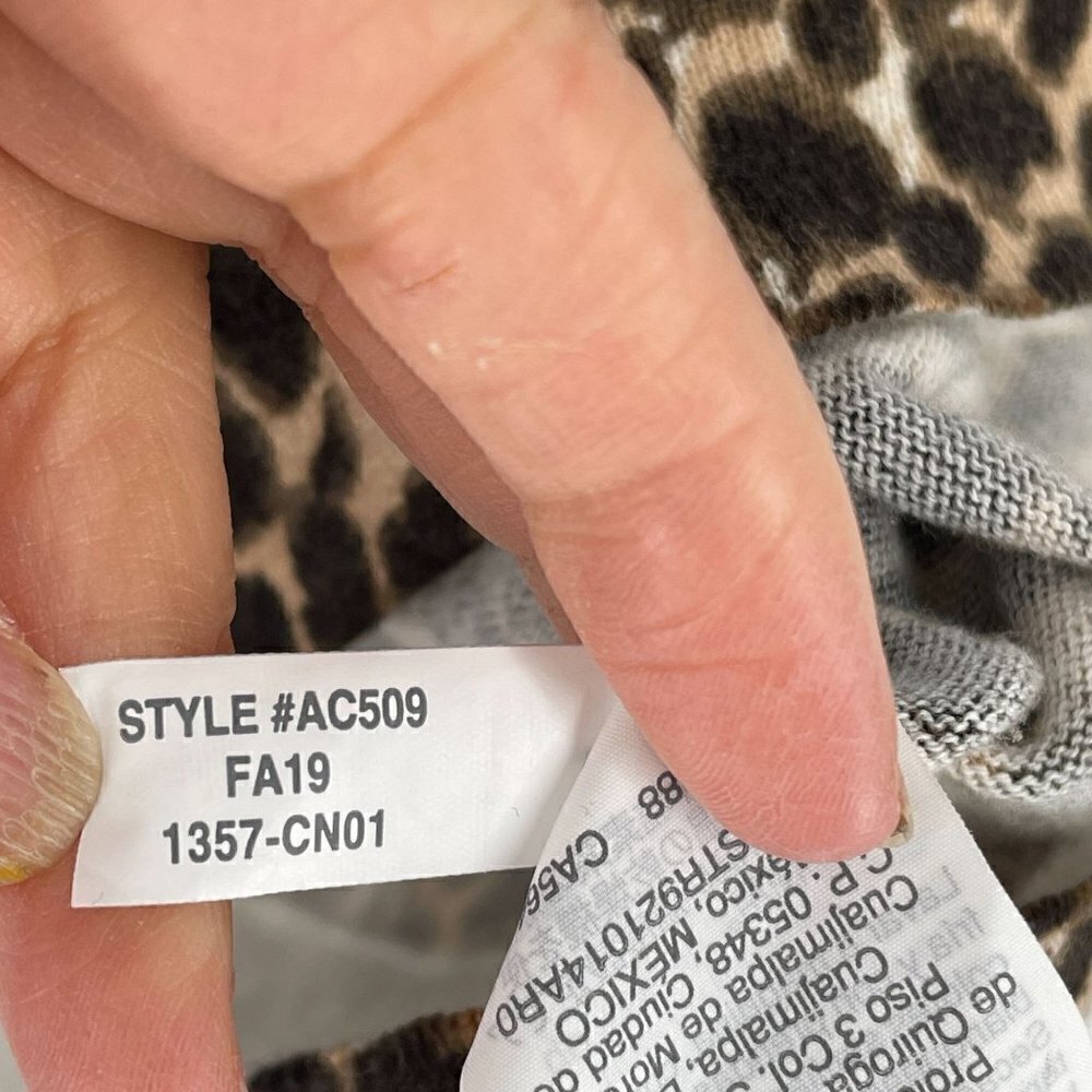 J. Crew Leopard Print Cotton Teddie Pullover Crew Neck Long Sleeve Sweater M - Picture 4 of 4